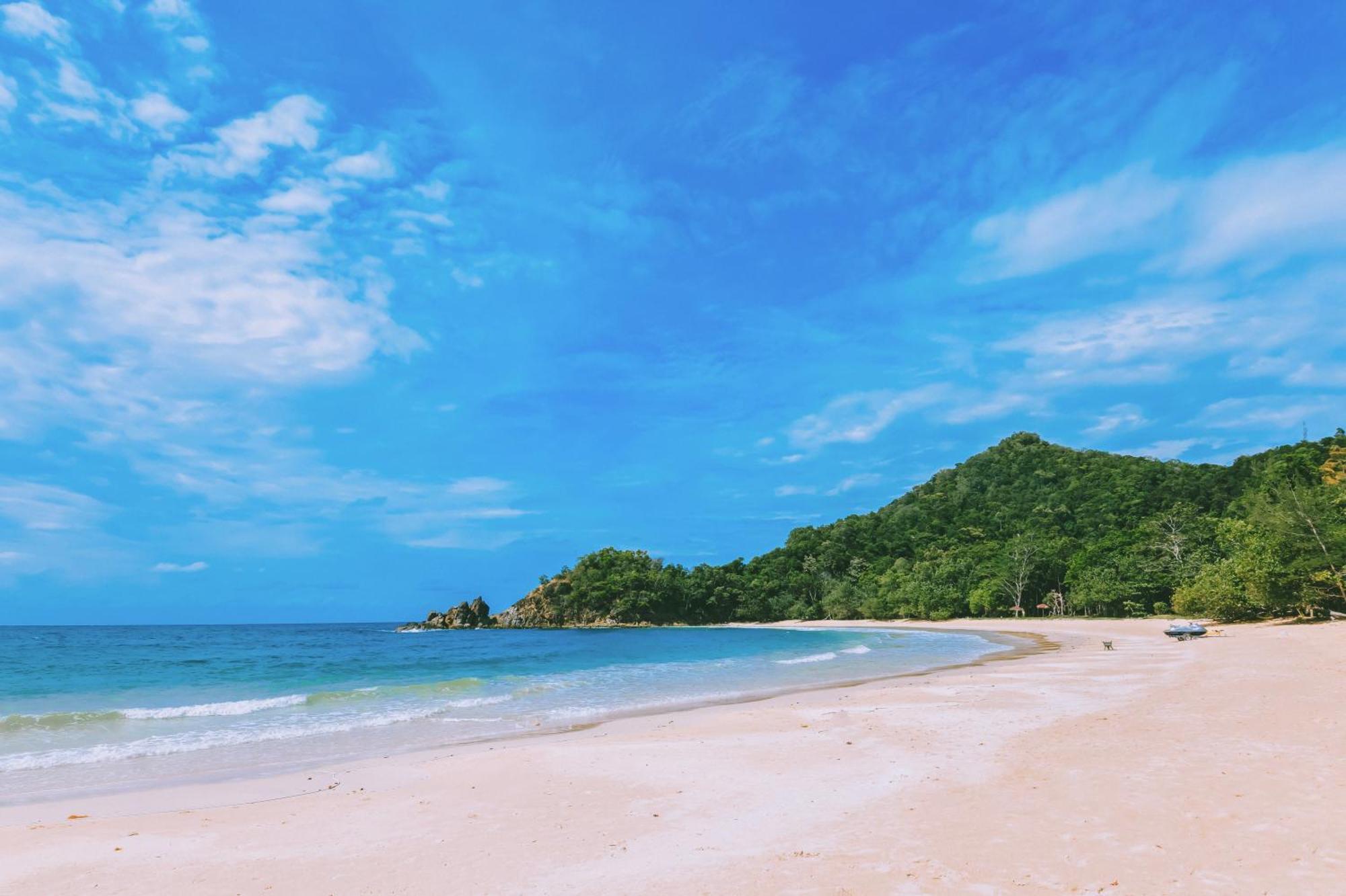 Dolphin Bay Island Resort Kota Belud Exterior photo