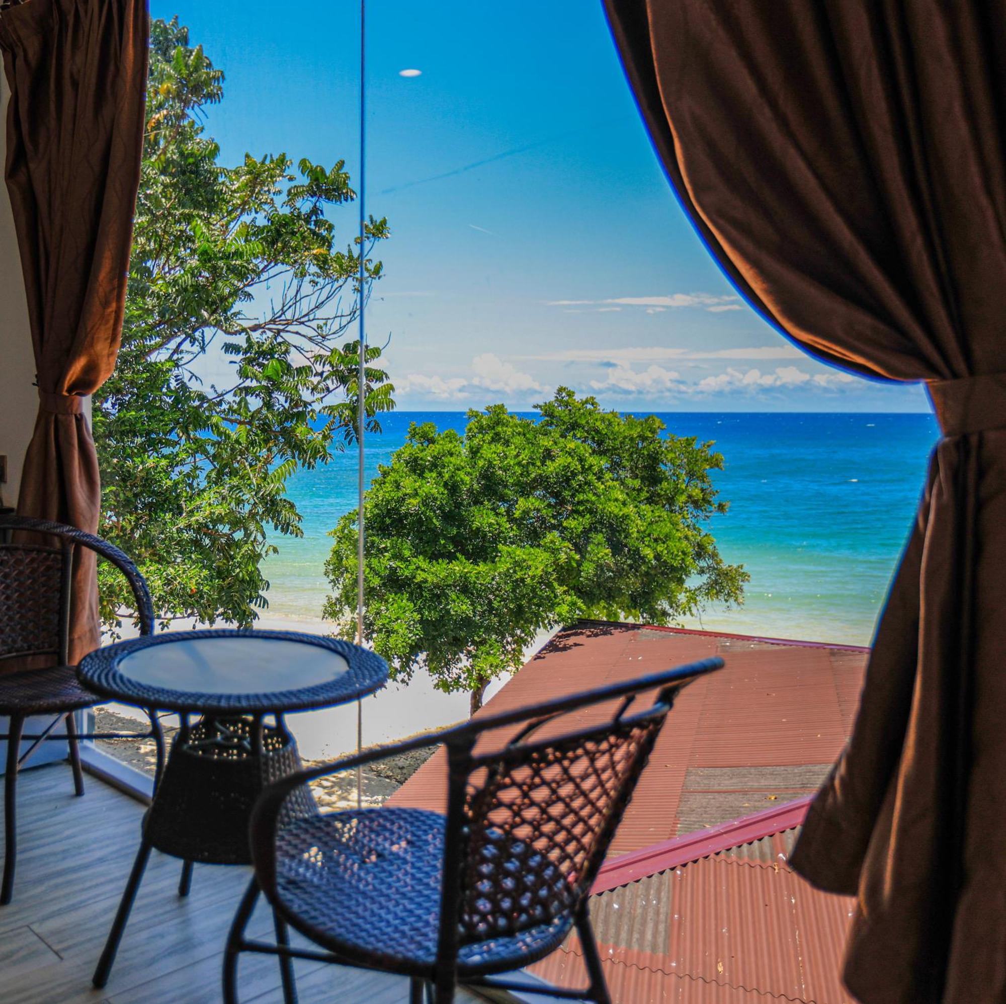 Dolphin Bay Island Resort Kota Belud Exterior photo